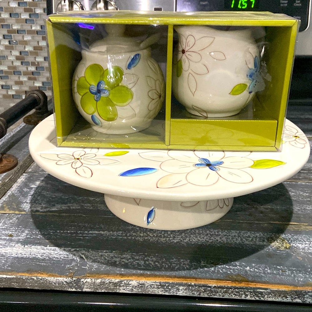Cake plate, sugar & creamer set.